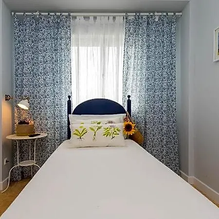 Airport Hostel *