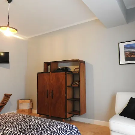 Airport Hostel *