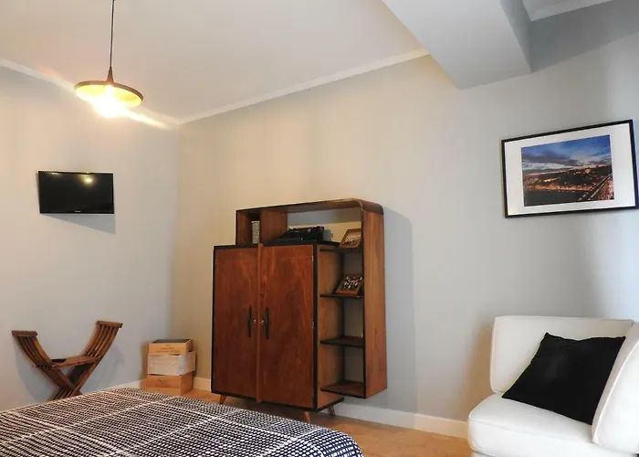 Airport ホステル *